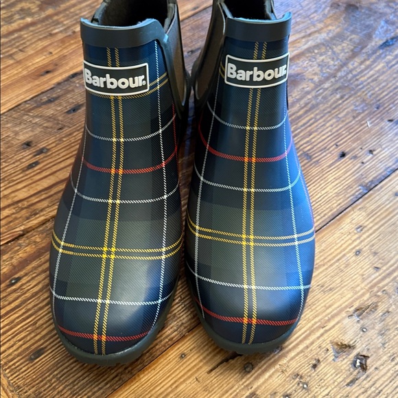 Barbour women’s ' green  Tartan Rain Boots. Or men’s.  Size 7 men or 9 women - Picture 5 of 5